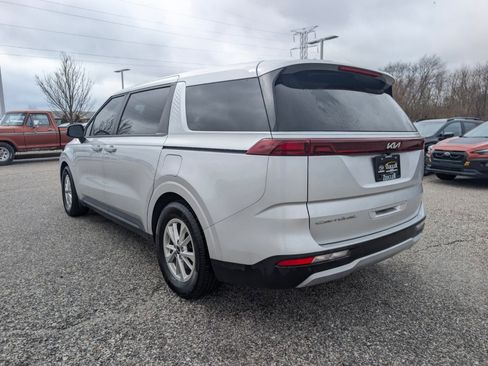 Used 2022 Kia Carnival LX image 4