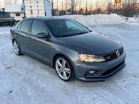 Used 2017 Volkswagen Jetta GLI image 7