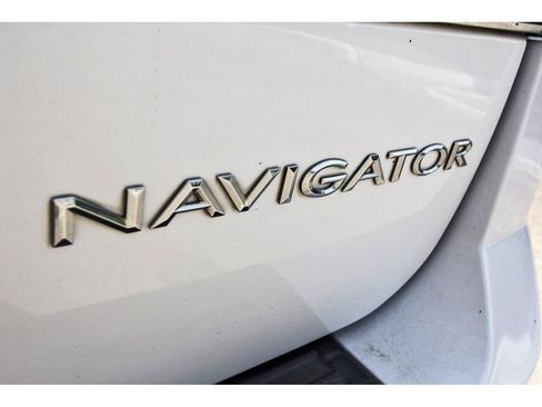 Used 2010 Lincoln Navigator L 2WD image 27
