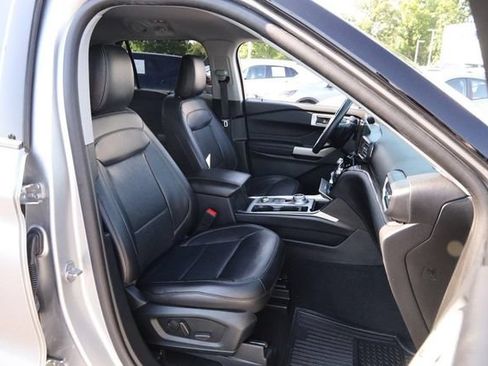 Used 2021 Ford Explorer Limited w/ Equipment Group 301A AWD/4WD image 31