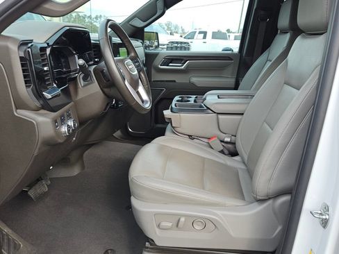 Used 2025 GMC Sierra 1500 SLT AWD/4WD image 10