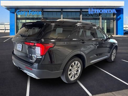 Used 2026 Ford Explorer Platinum AWD/4WD image 2