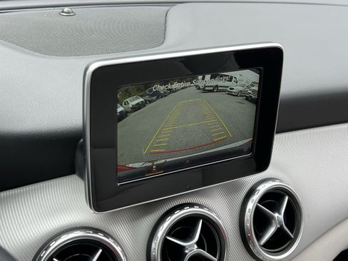 Used 2017 Mercedes-Benz GLA 250 4MATIC image 24