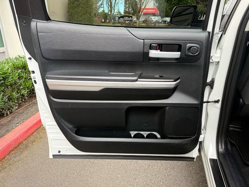 Used 2017 Toyota Tundra SR5 image 19