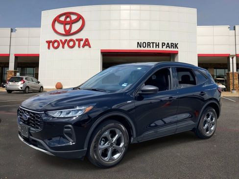 Used 2025 Ford Escape ST-Line AWD/4WD image 1