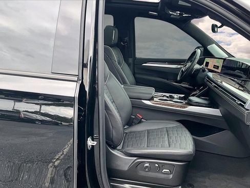 Certified 2025 Cadillac Escalade Sport Platinum w/ LPO, Floor Liner Package image 29