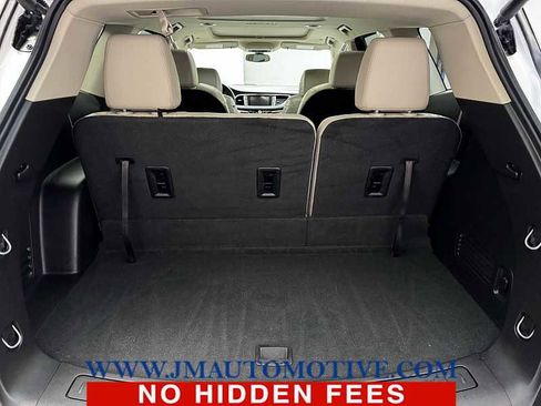 Used 2019 Buick Enclave Essence AWD/4WD image 18