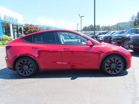 Used 2022 Tesla Model Y Performance AWD/4WD image 9
