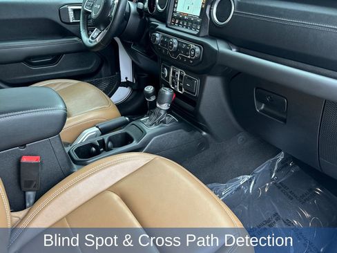 Used 2021 Jeep Wrangler Unlimited Sahara image 19