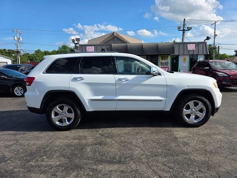 Used 2013 Jeep Grand Cherokee Limited w/ Luxury Group II AWD/4WD image 25