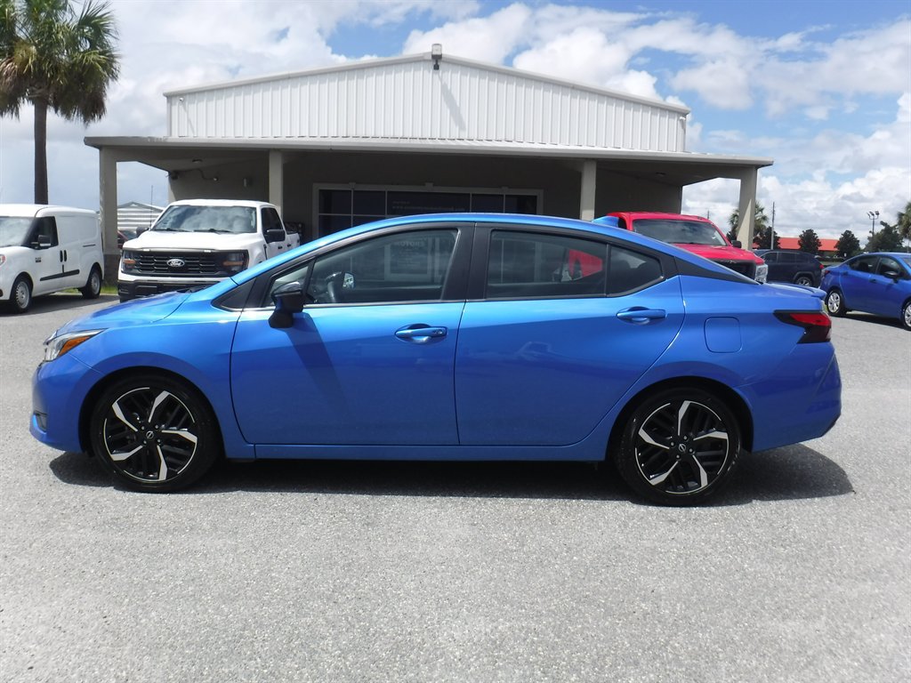Used 2024 Nissan Versa SR FWD image 1