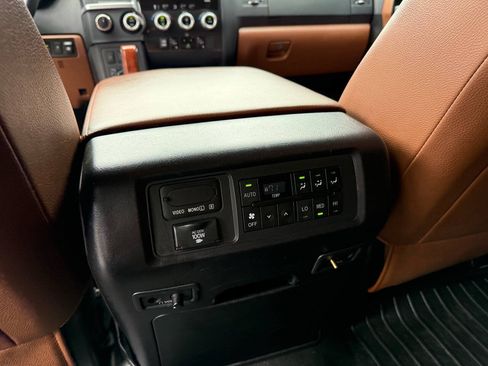Used 2018 Toyota Sequoia Platinum AWD/4WD image 21