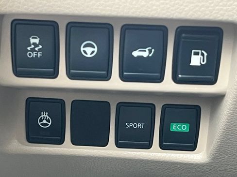 Used 2020 Nissan Rogue SV w/ Premium Package FWD image 25