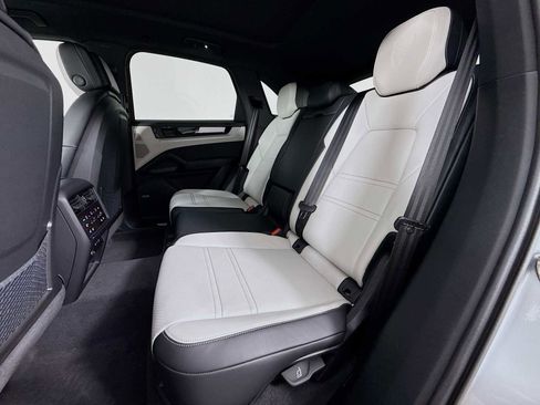 New 2026 Porsche Cayenne image 23