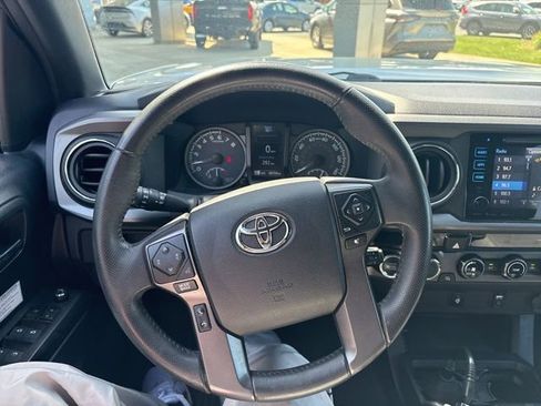 Used 2017 Toyota Tacoma TRD Off-Road w/ Tow Package (A/T) AWD/4WD image 14