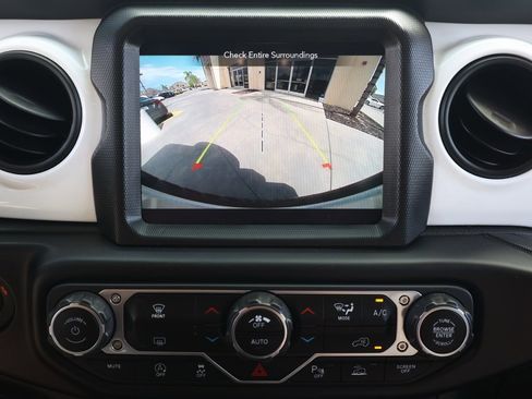 Used 2021 Jeep Wrangler Unlimited Islander image 30