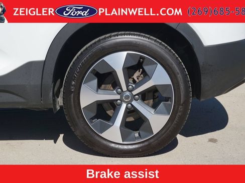 Used 2024 Volvo XC40 B5 Core AWD/4WD image 9
