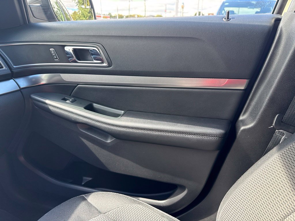 Used 2018 Ford Explorer XLT FWD image 23