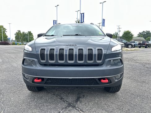 Used 2016 Jeep Cherokee Trailhawk w/ Comfort/Convenience Group AWD/4WD image 9