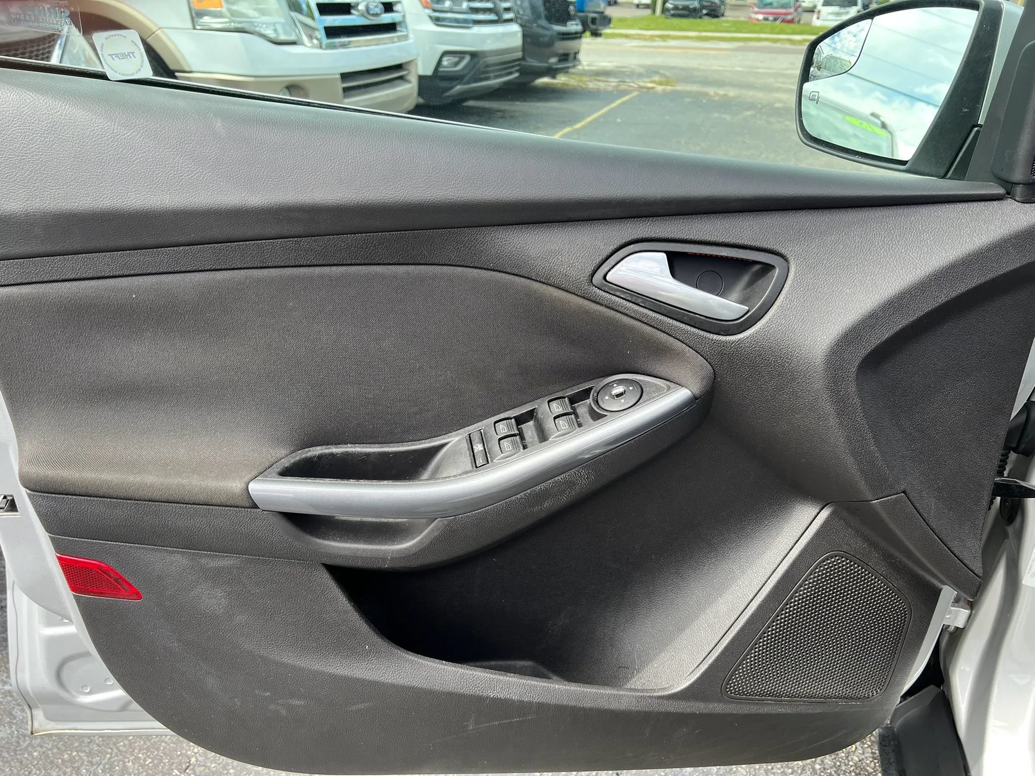 Used 2013 Ford Focus Titanium w/ Titanium Handling Pkg FWD image 7