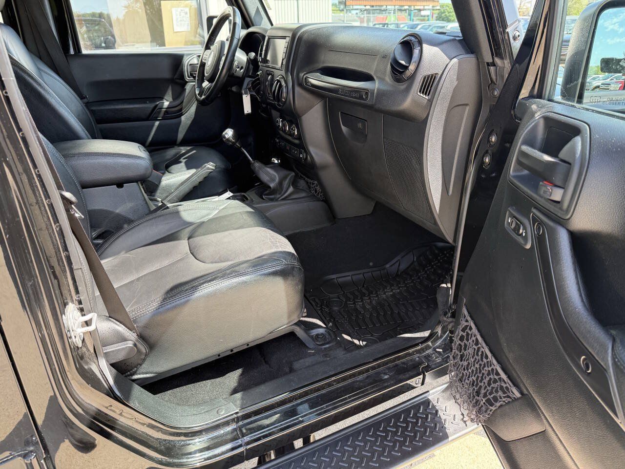 Used 2017 Jeep Wrangler Unlimited Sahara AWD/4WD image 12