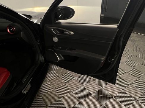 Used 2023 Alfa Romeo Giulia Veloce image 29