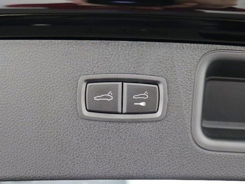 Used 2025 Porsche Macan image 21