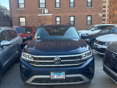 Used 2023 Volkswagen Atlas SE w/ Panoramic Sunroof Package image 3