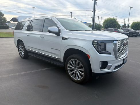 Used 2024 GMC Yukon XL Denali w/ Advanced Technology Package AWD/4WD image 2