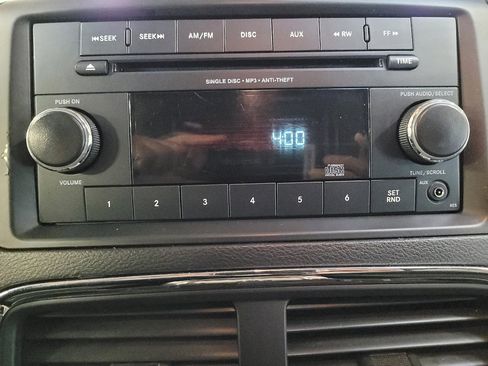 Used 2016 Dodge Grand Caravan SXT image 25