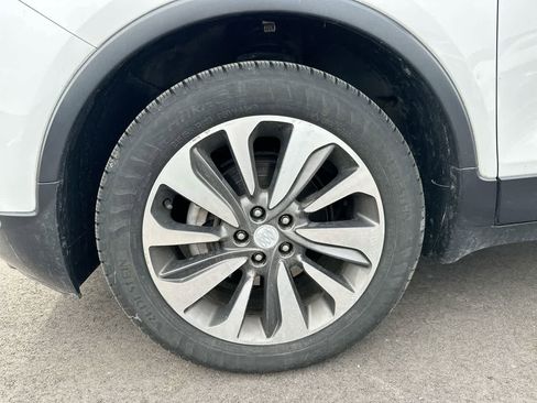 Used 2018 Buick Encore Essence image 11