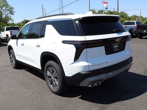 New 2026 Chevrolet Traverse LT w/ Driver Confidence Package AWD/4WD image 3