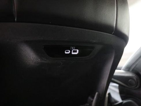 Used 2023 Chrysler Pacifica Touring-L FWD image 33