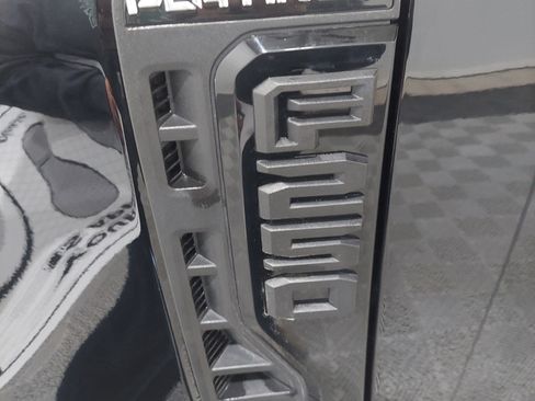 Used 2025 Ford F250 Platinum w/ FX4 Off-Road Package AWD/4WD image 6