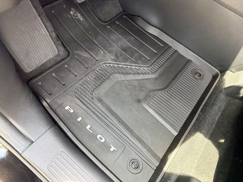 Used 2025 Honda Pilot Elite image 17