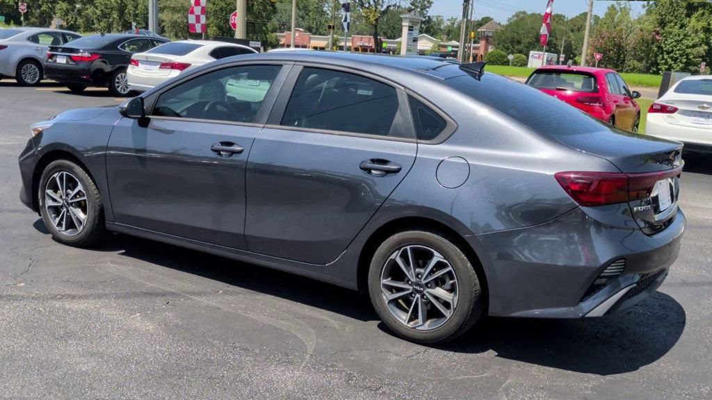 Used 2022 Kia Forte LXS w/ LXS Technology Package FWD image 6