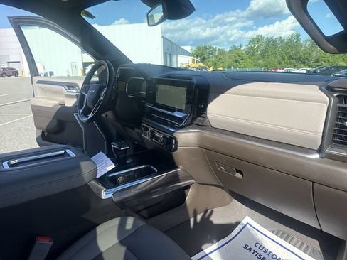 Used 2022 Chevrolet Silverado 1500 LTZ w/ Z71 Off-Road Package AWD/4WD image 30