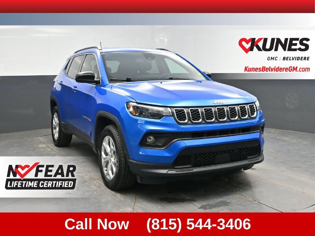 Used 2024 Jeep Compass Latitude AWD/4WD image 1