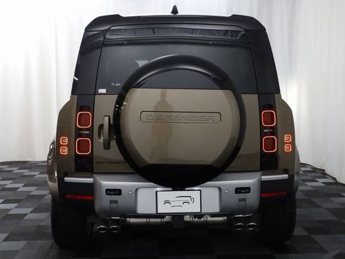 Used 2024 Land Rover Defender 110 SE image 16