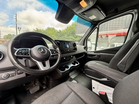 Used 2021 Mercedes-Benz Sprinter 2500 w/ Premium Package image 23