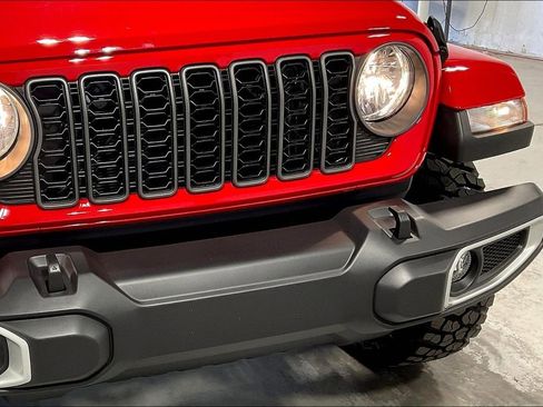 New 2025 Jeep Gladiator Sport image 35