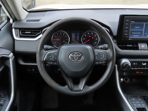 Used 2020 Toyota RAV4 XLE image 18