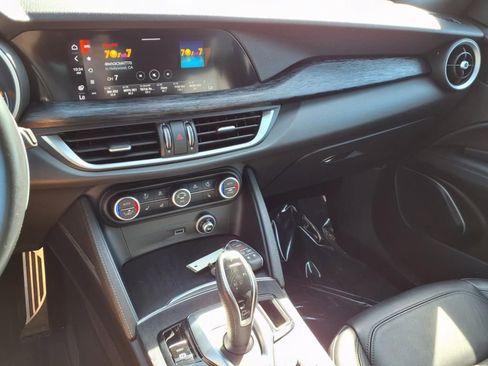 Used 2022 Alfa Romeo Stelvio Sprint image 5