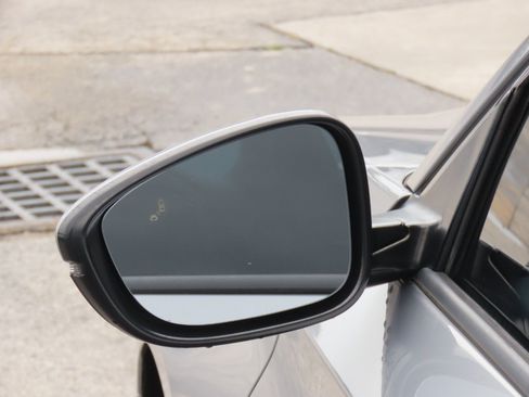 Used 2018 Honda Accord Touring image 18