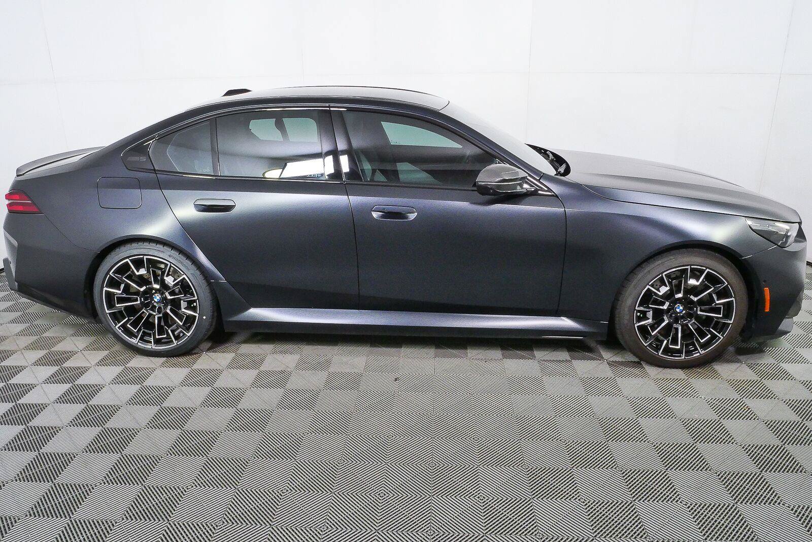 Used 2026 BMW M5 w/ Carbon Package AWD/4WD image 23