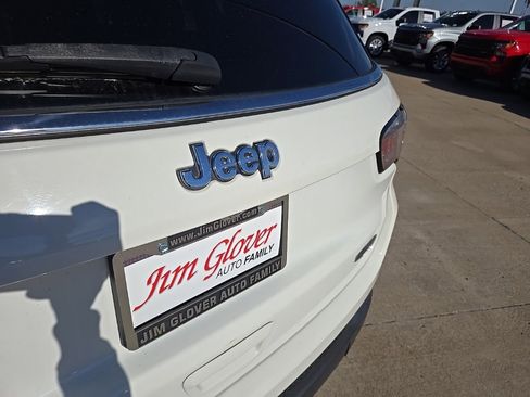 Used 2018 Jeep Compass Latitude image 36