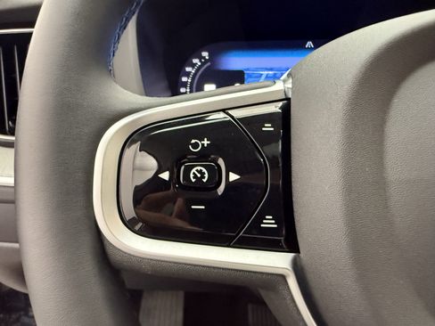 Certified 2025 Volvo XC60 B5 Plus AWD/4WD image 11
