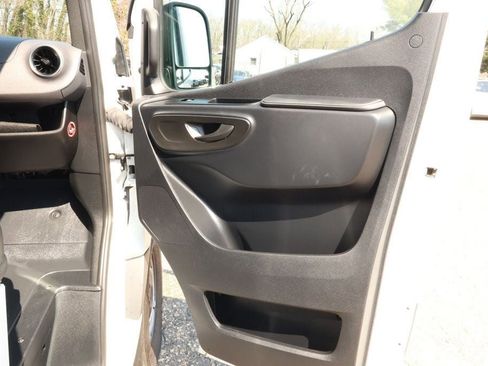 Used 2025 Mercedes-Benz Sprinter 2500 image 28