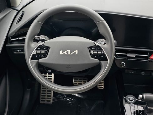 Used 2024 Kia Niro EX Touring image 24