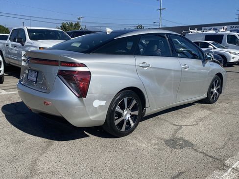 Used 2017 Toyota Mirai image 8